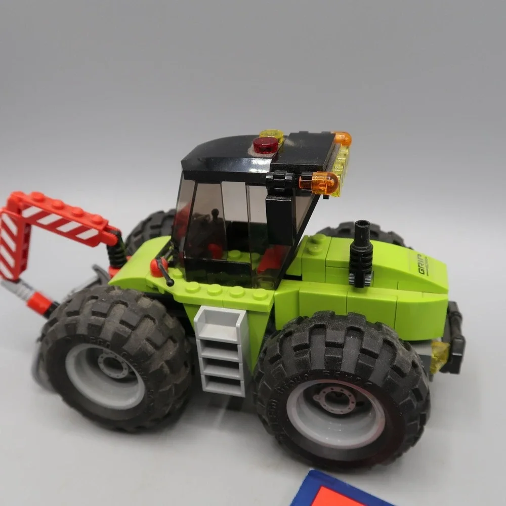 Lego CITY 60181  FOREST TRACTOR  Retired Complete Chainsaw Claw Logger